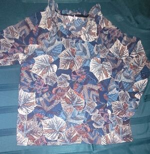 Womens Petite Small Top Leaves
